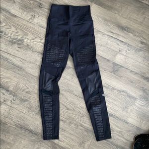 Alo Yoga Motto Leggings